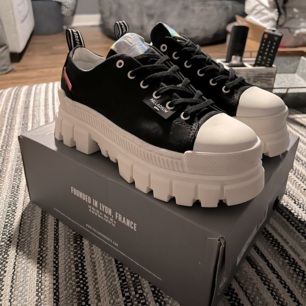 Palladium Revolt Lo TX- NEW IN BOX - Picture 5 of 12